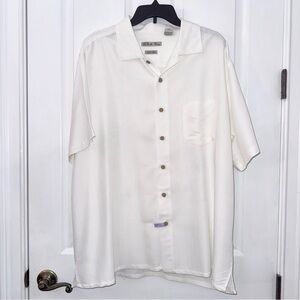 Batik Bay Easy Care white collared button down front pocket short sleeve short